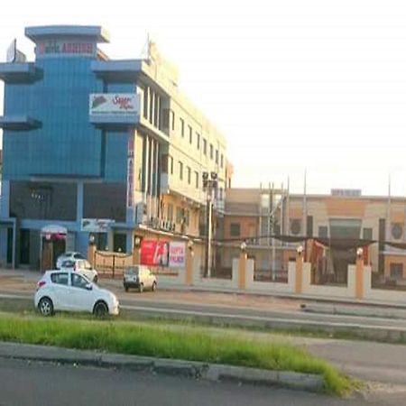 Hotel Ashish Continental Phagwāra Extérieur photo