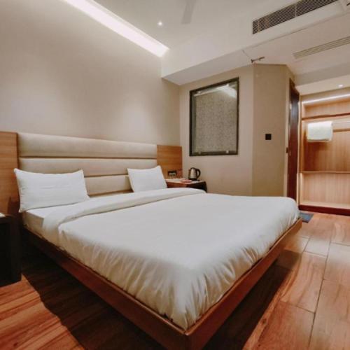 Hotel Ashish Continental Phagwāra Extérieur photo