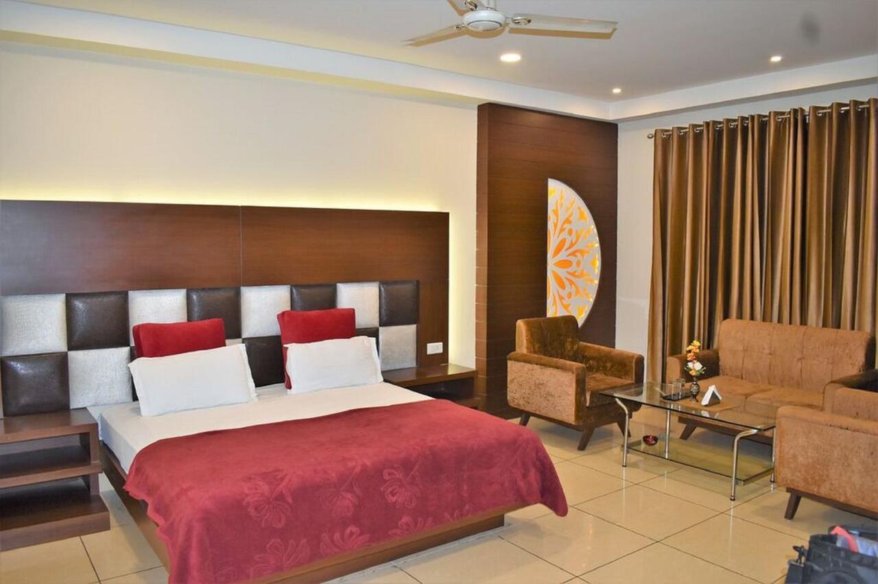 Hotel Ashish Continental Phagwāra Extérieur photo